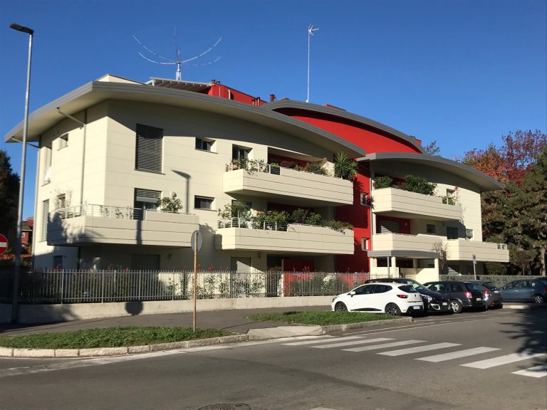 MONZA (MB)
Via Sgambati ang. Via Clementi
Palazzina di nuova costruzione con 7 unità immobiliari. Disposta su tre piani fuori terra oltre sottotetto e piano interrato.