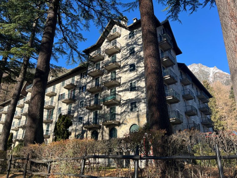 CHIESA VALMALENCO (SO)
Riqualificazione di struttura alberghiera in complesso residenziale di 100 unità oltre box pertinenziali.