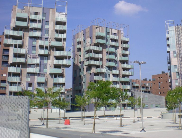 MILANO
Area Portello – Edilizia libera
Complesso,  di nuova costruzione, composto da 3 torri di 11 piani, per un totale di 75 appartamenti oltre box.
