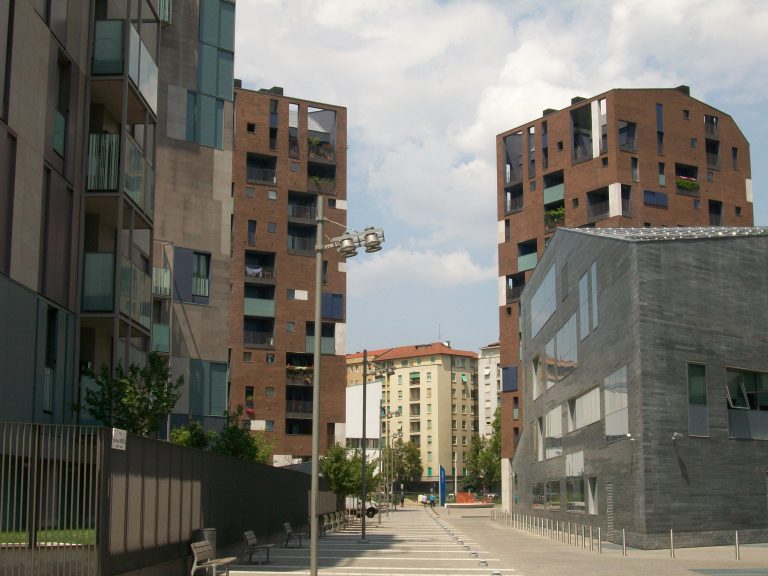 MILANO
Area Portello – Edilizia convenzionata
Complesso di 5 edifici, di nuova costruzione, composto da 2 torri di 11 piani oltre 3 edifici di 7 piani, per un totale di 185 appartamenti e 190 box. 
