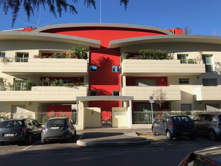 MONZA (MB)
Via Sgambati ang. Via Clementi
Palazzina di nuova costruzione con 7 unità immobiliari. Disposta su tre piani fuori terra oltre sottotetto e piano interrato.