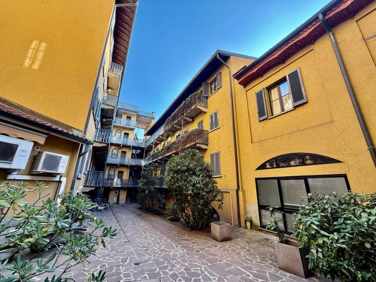 MILANO
Via Vigevano 13
(Darsena/P.ta Genova)
Frazionamento di ex residence composto da 90 unità immobiliari.