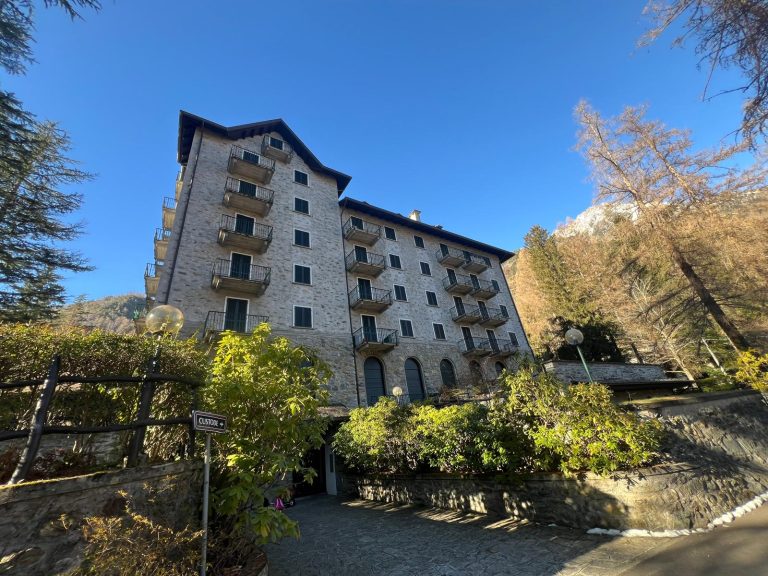 CHIESA VALMALENCO (SO)
Riqualificazione di struttura alberghiera in complesso residenziale di 100 unità oltre box pertinenziali.