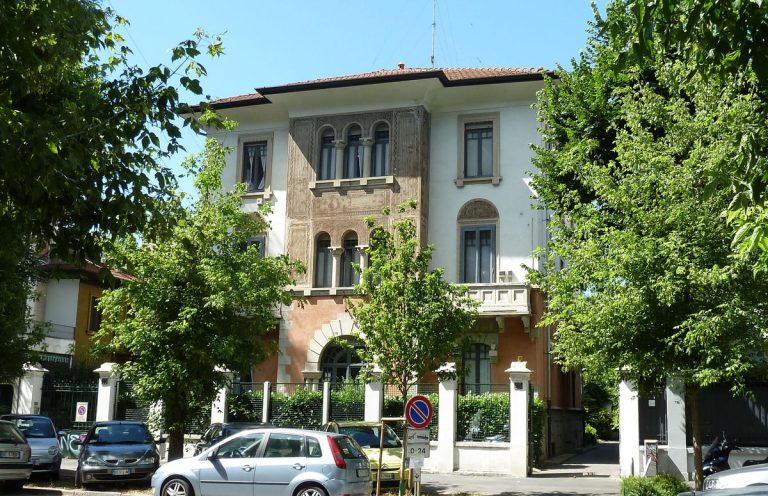 MILANO
Via Carlo Ravizza
(Fiera)
Prestigiosa villa indipendente dei primi del ‘900. Ampia metratura, disposta su 3 livelli oltre piano seminterrato e sottotetto.
