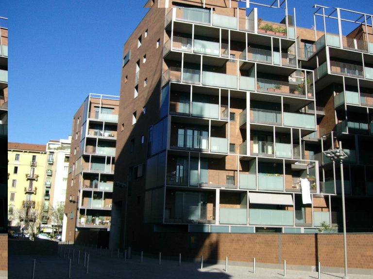 MILANO
Area Portello – Edilizia convenzionata
Complesso di 5 edifici, di nuova costruzione, composto da 2 torri di 11 piani oltre 3 edifici di 7 piani, per un totale di 185 appartamenti e 190 box. 
