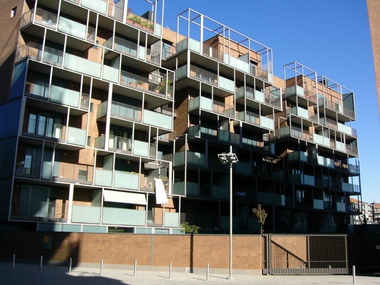 MILANO
Area Portello – Edilizia convenzionata
Complesso di 5 edifici, di nuova costruzione, composto da 2 torri di 11 piani oltre 3 edifici di 7 piani, per un totale di 185 appartamenti e 190 box. 
