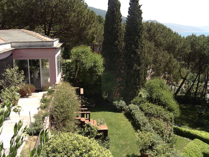 RAPALLO (GE)
San Michele di Pagana – Villa Doney
Importante villa con parco.