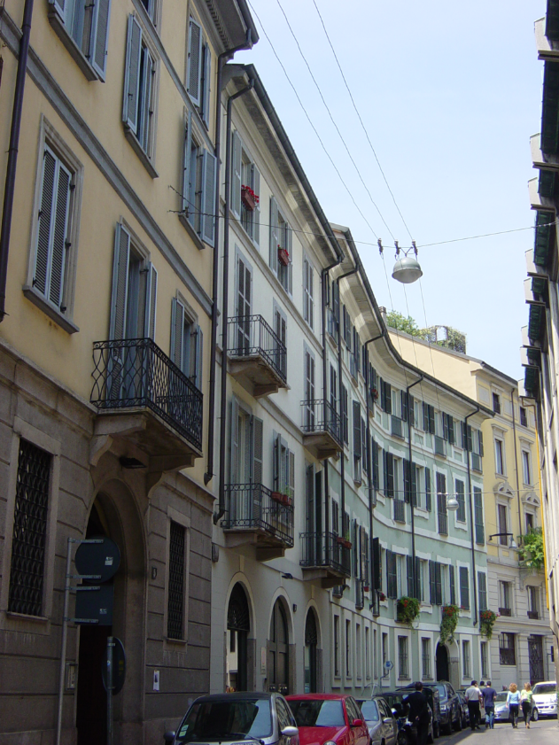 MILANO
Via Rovello 7/9/11
(Cairoli/via Broletto)
Frazionamento di Palazzo del Settecento, residenziale e commerciale.